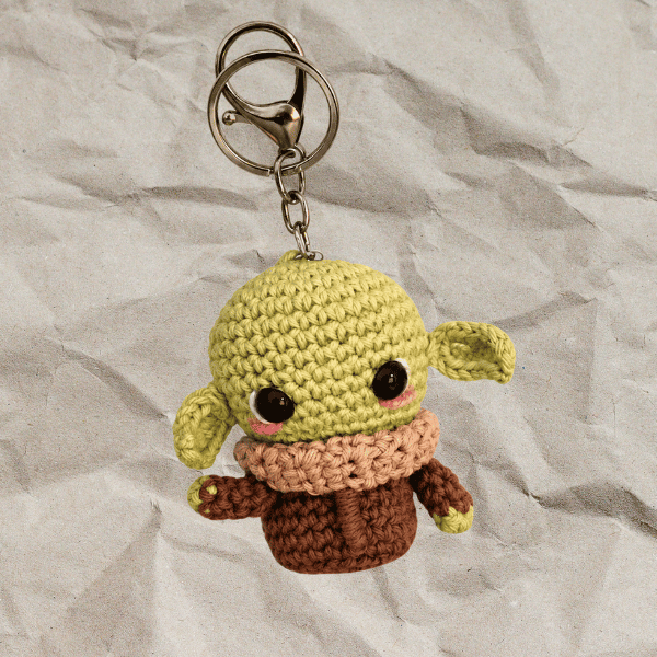 Llavero de Baby Yoda tejido a crochet