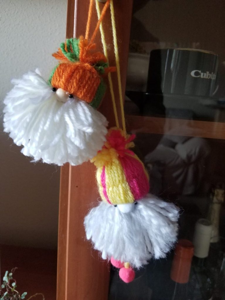 Duendes de pompón (pareja) tejido a crochet