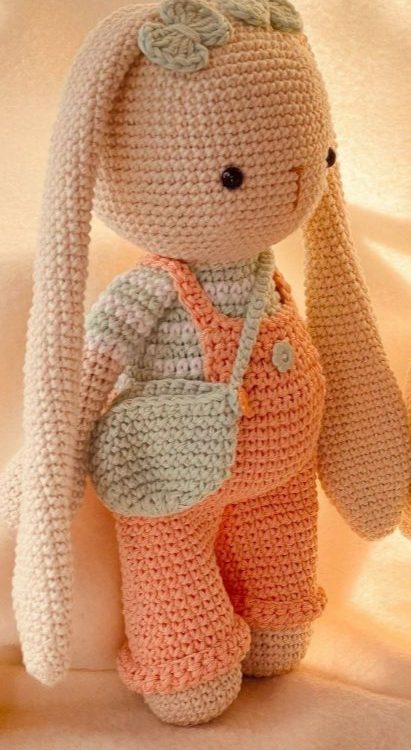 Patrón conejita de orejas largas tejido a crochet