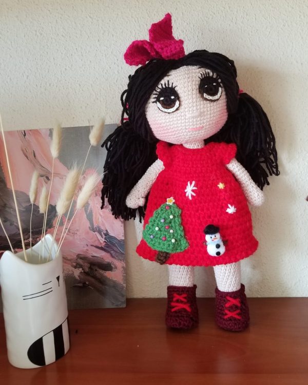 Patrón muñeca vestida de Navidad tejido a crochet